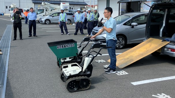 「電柱運搬」の実演をしました！